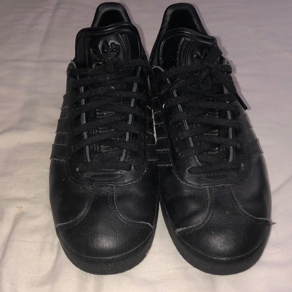 🔥ADIDAS GAZELLE BLACK SNEAKERS SIZE 8.5!!!